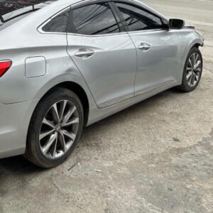 Friso direito do azera